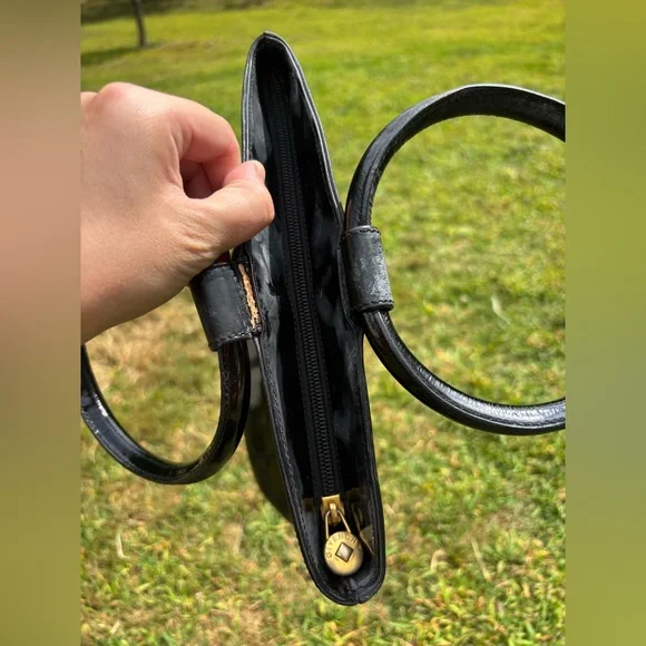 Black Leather Circle-Handle Women’s Bag - Picture 13 of 13